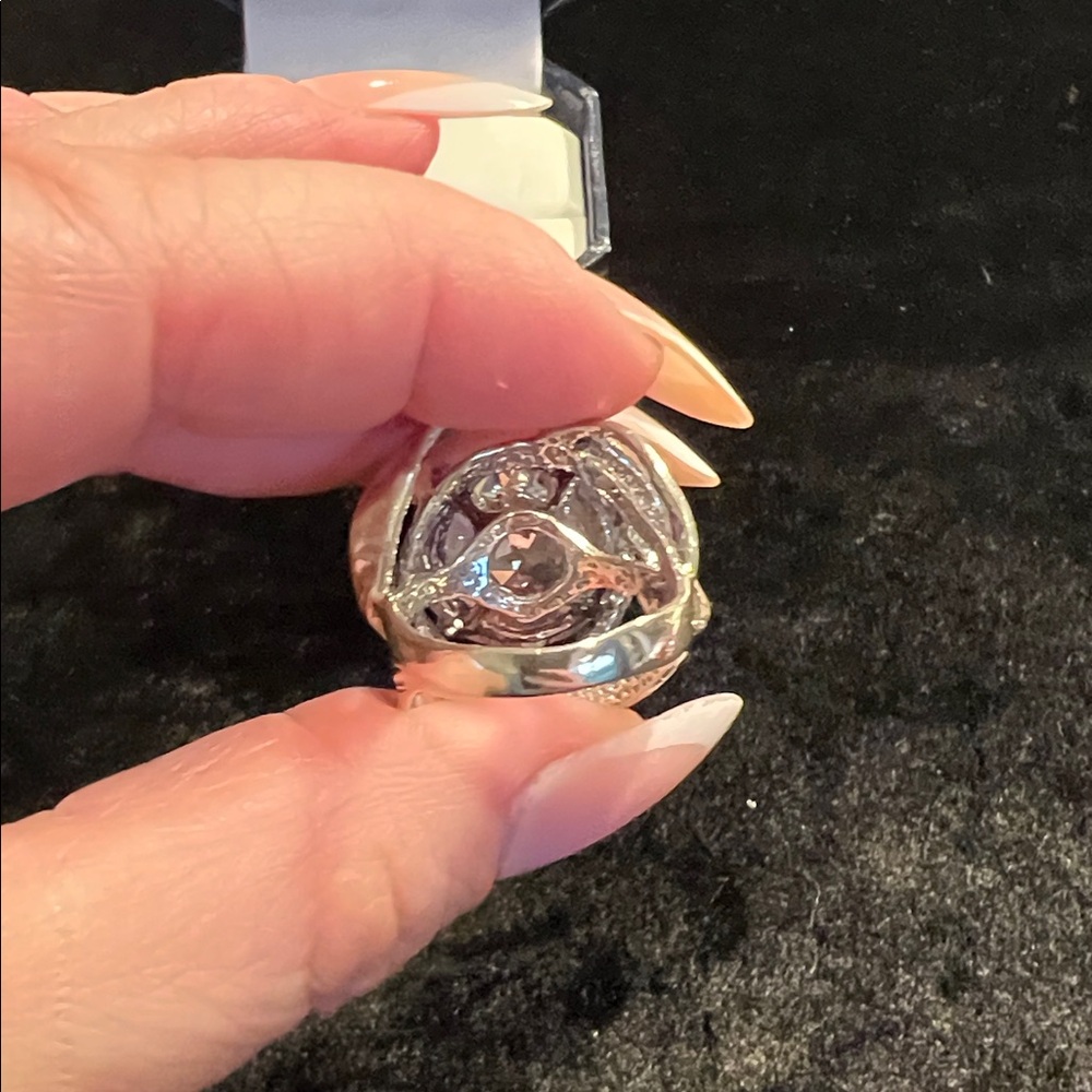 Elegant Silver Ring With Large Gemstone - image 6